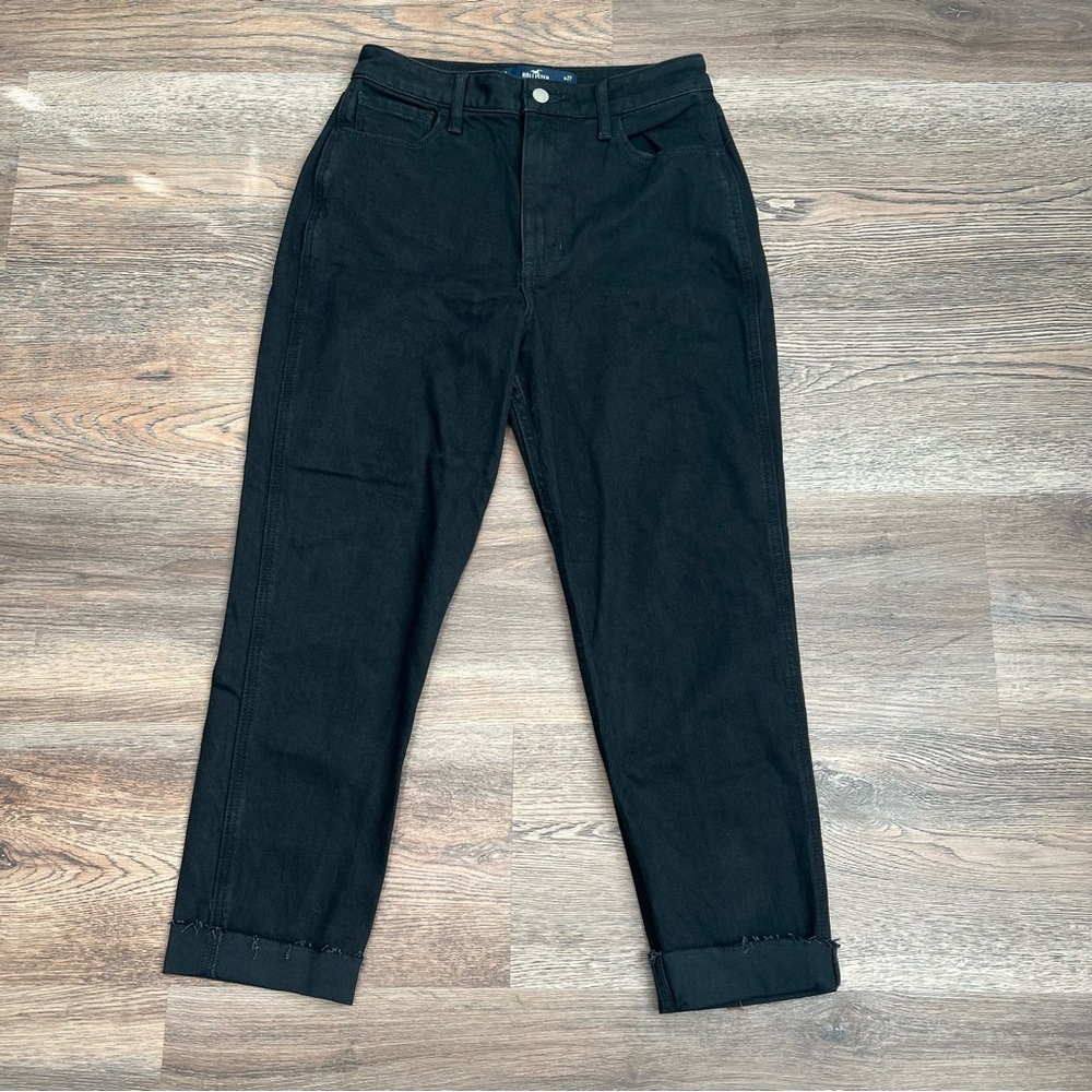 ❄️ Hollister Black Ultra High Rise Mom Jean Size 27